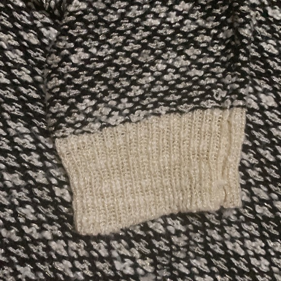 Roommates Sweater XL - Picture 6 of 7